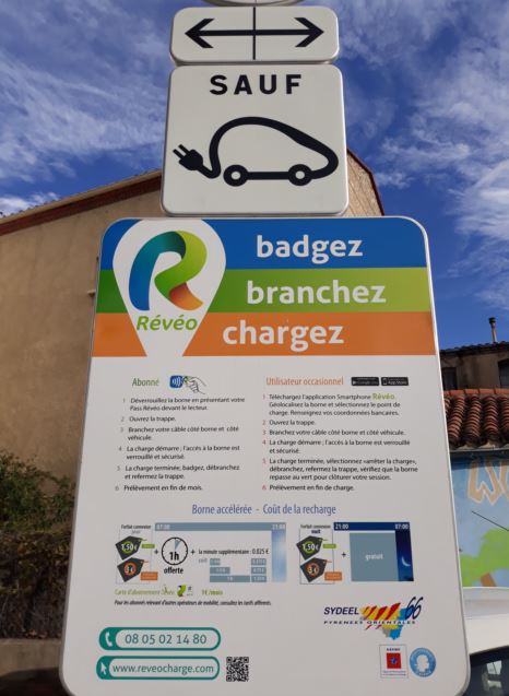 Borne de Recharge Pour Vehicule et Velo Electrique – Bages