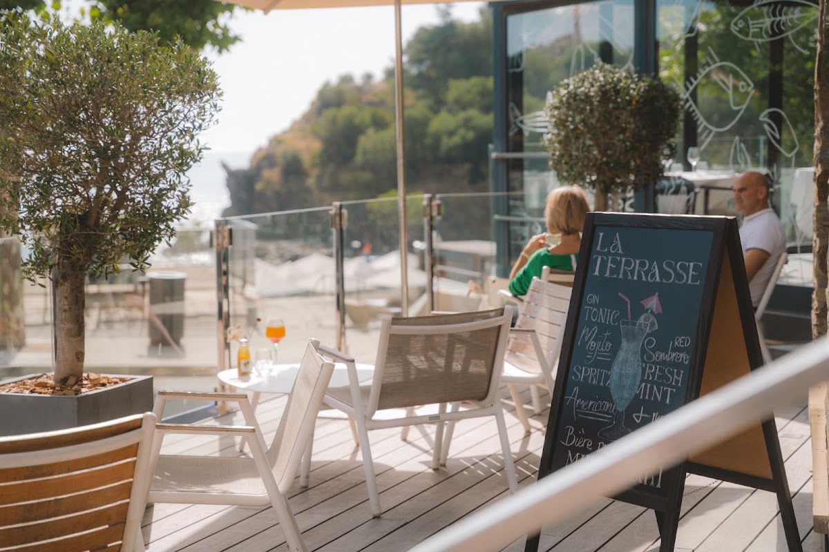 Terrasse Café & Bar – Les Elmes