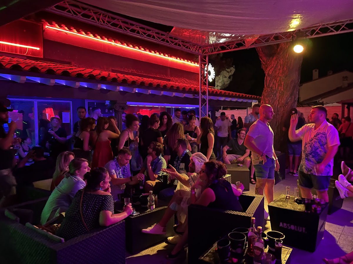 Le Ti Club