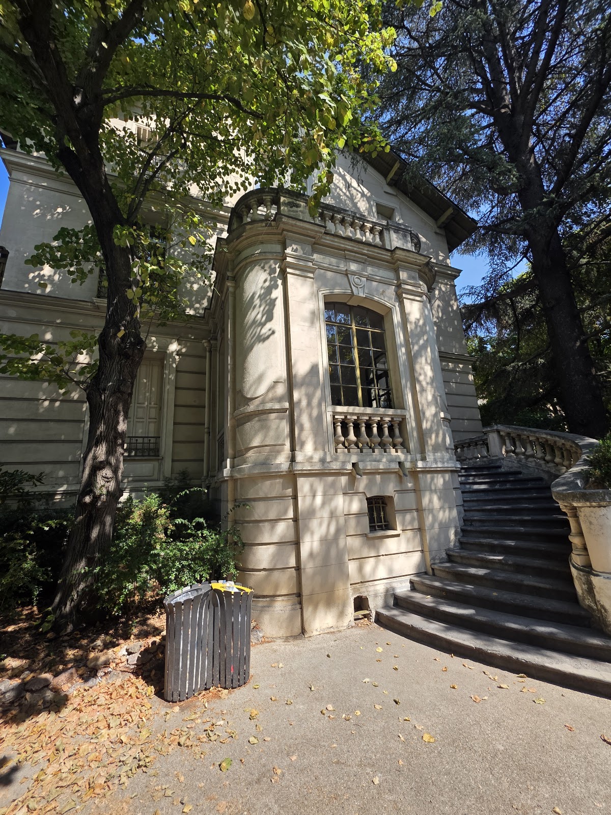 Bibliothèque Bernard Nicolau