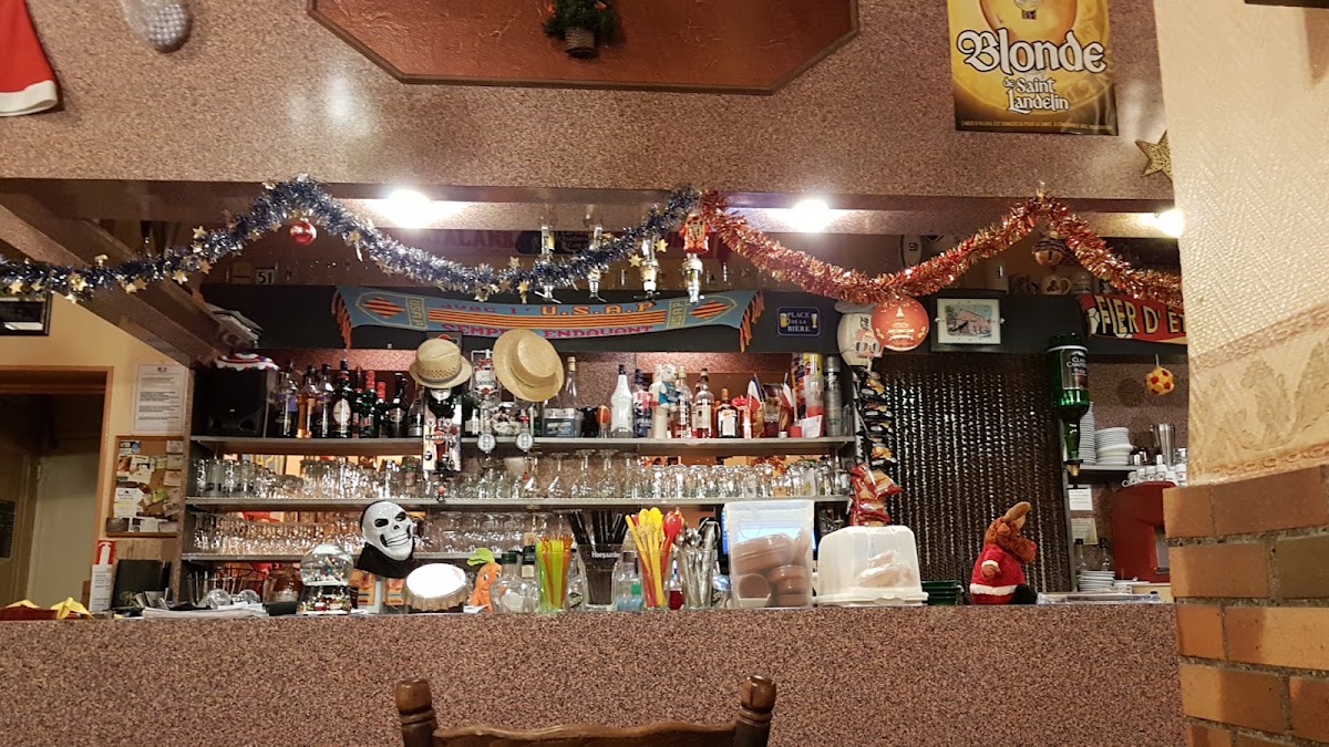Le Petit Cafe