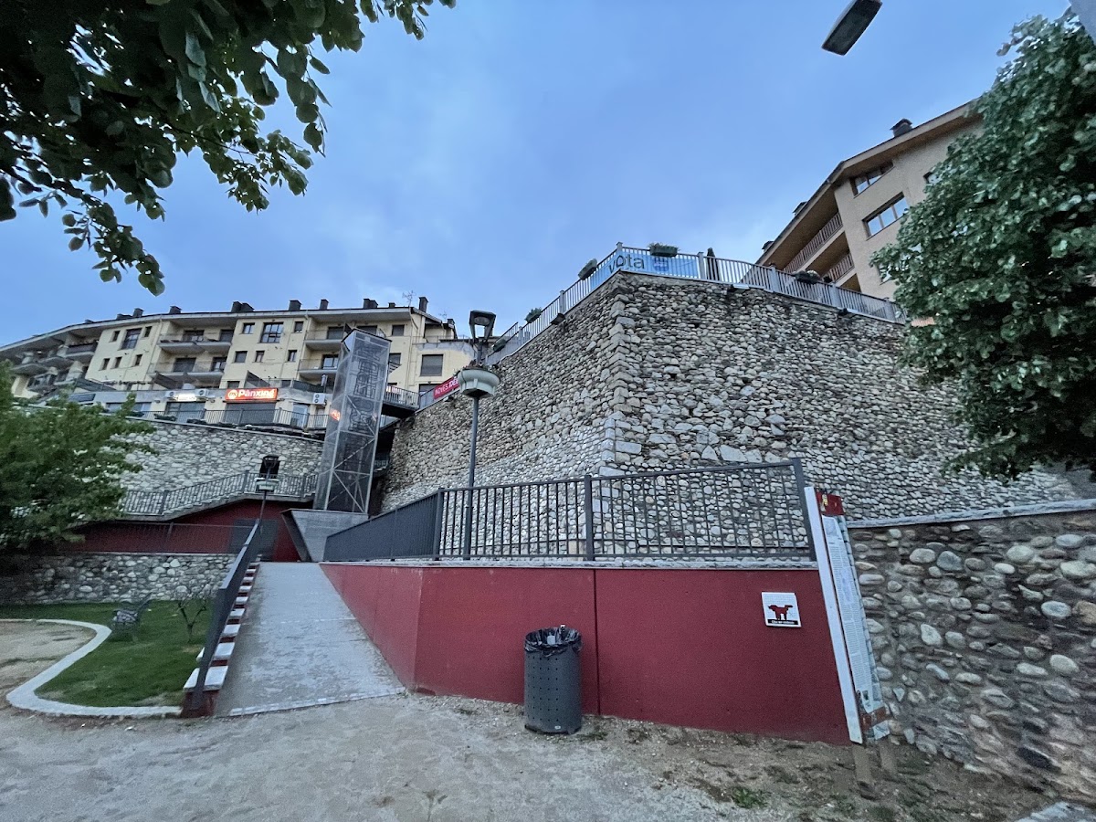 Puigcerdà Walls