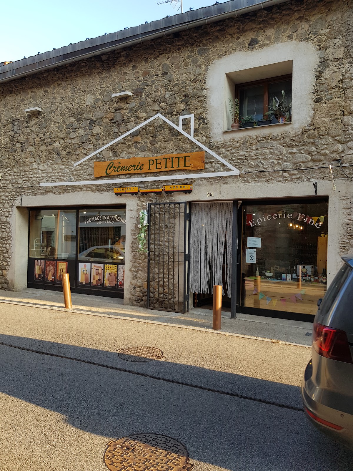 Formatgeria Cremerie Petite