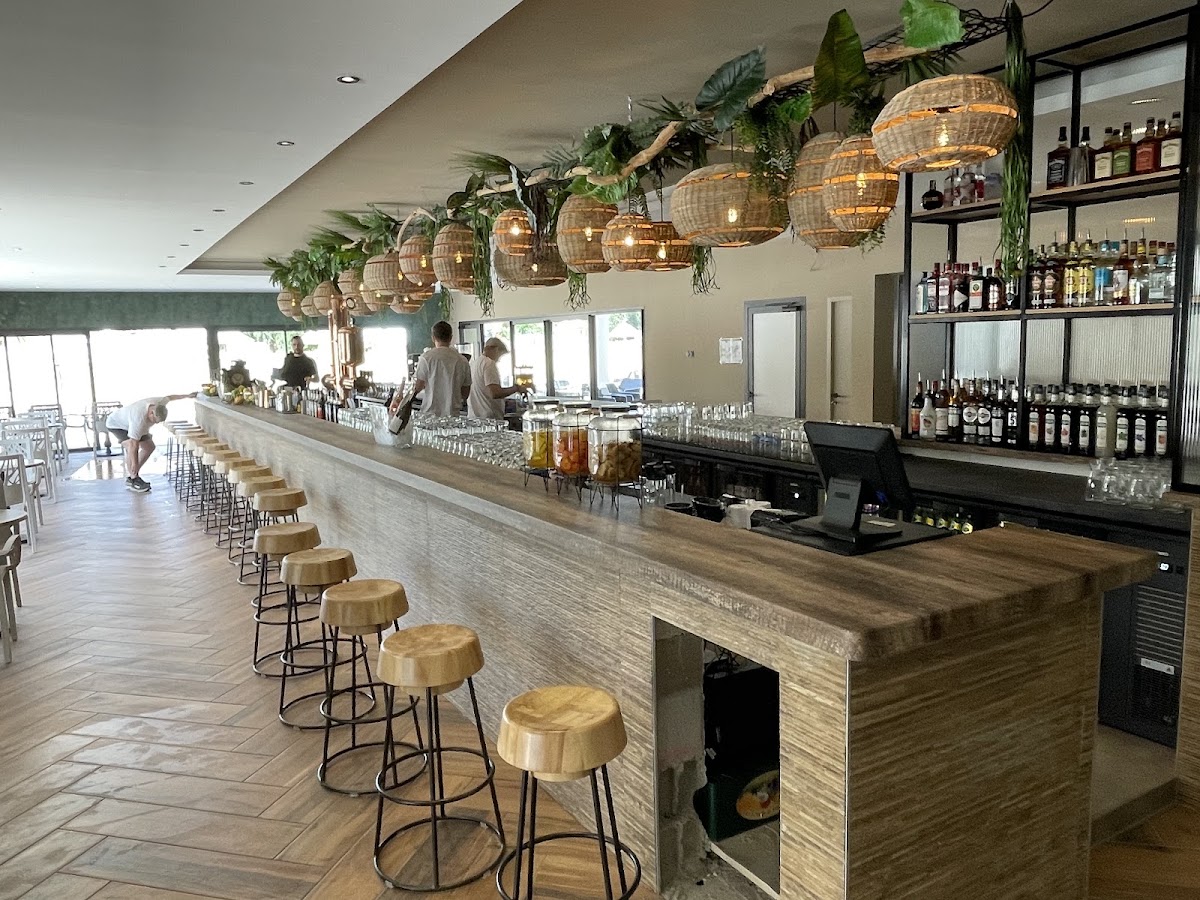Lounge Bar by Les Tropiques