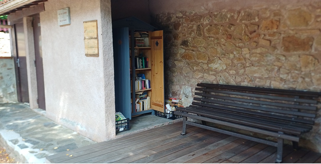 BIBLIOTHÈQUE DE RUE – BOÎTE À LIVRES de Coustouges 66260