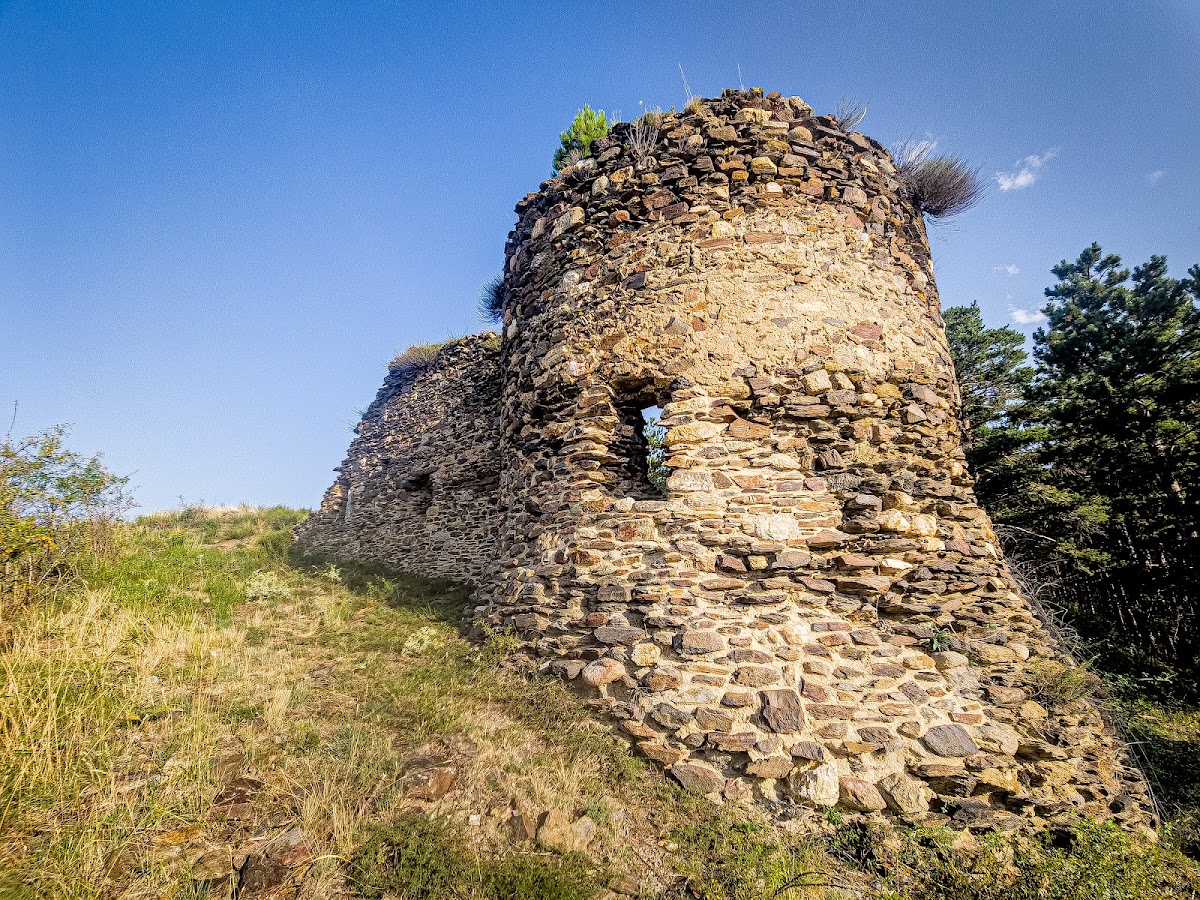 Muralla del Castell de Llívia