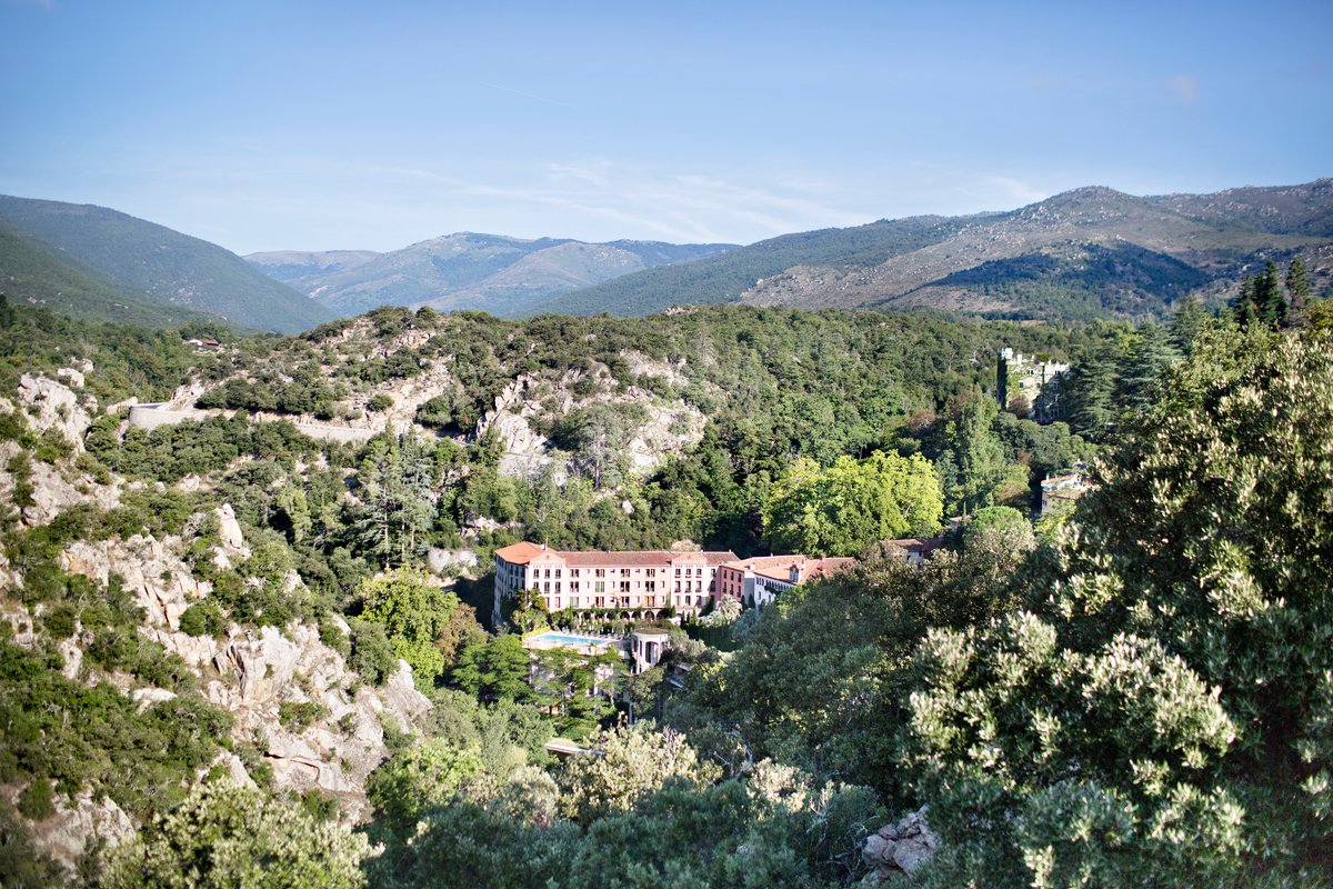 Les Pyrénées, Le Grand Hôtel & Le Château