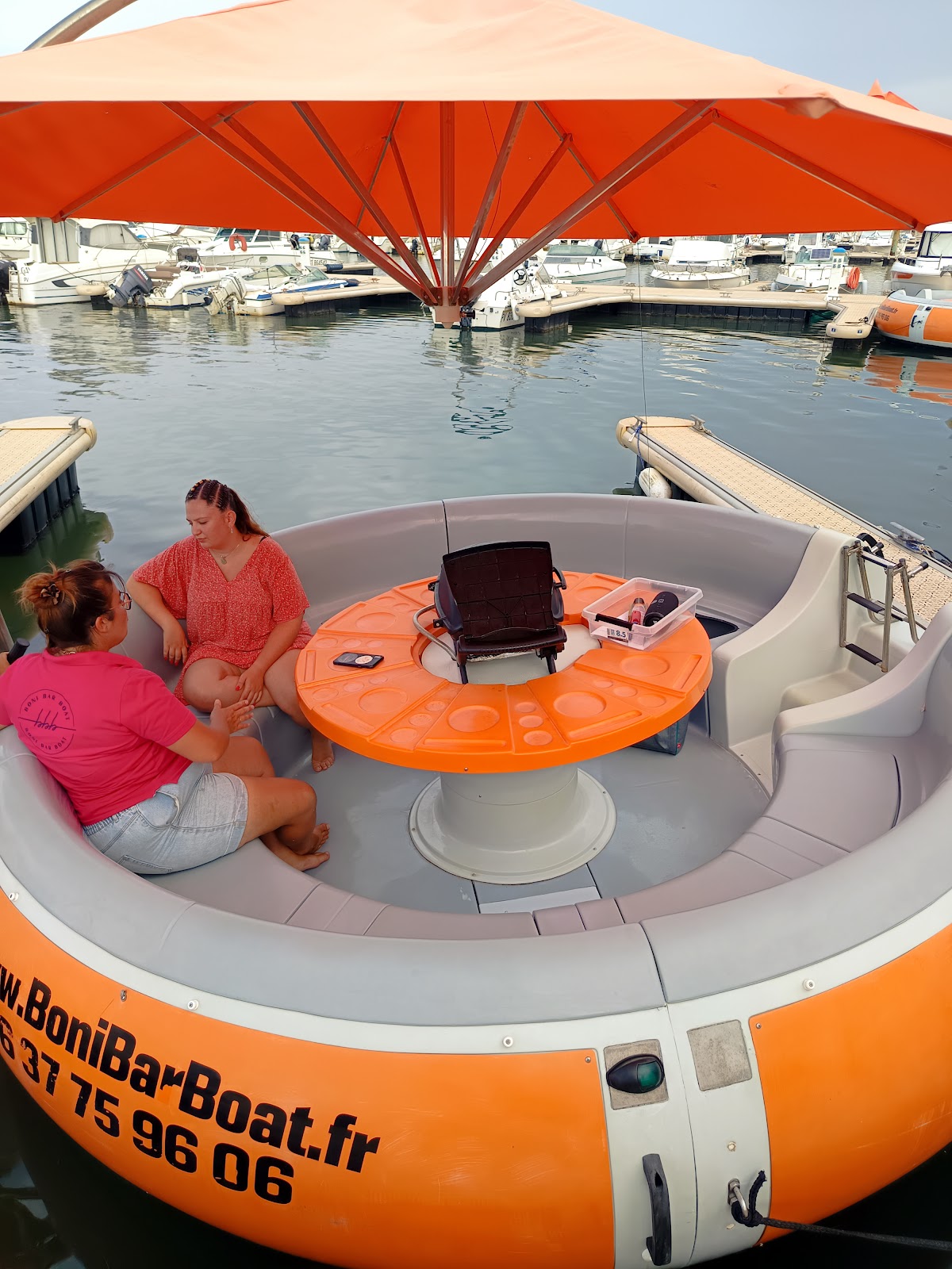 BONI BAR BOAT – Barbecue boat 66 – location bateau barbecue – BBQ Boat