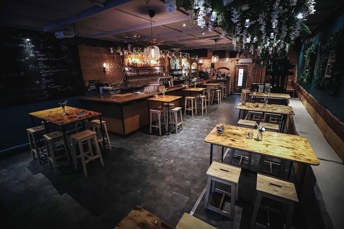 Les Brunettes: bar et restaurant